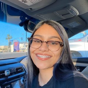 Meet your Posher, Danae